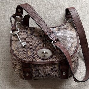 NWOT Fossil Maddox Flap Crossbody Snake-Print with Silver Key Charm & Turn-Lock
